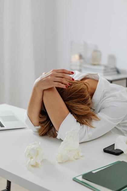 Hormone, Angst und Schlaf: die verborgene Verbindung bei Frauen